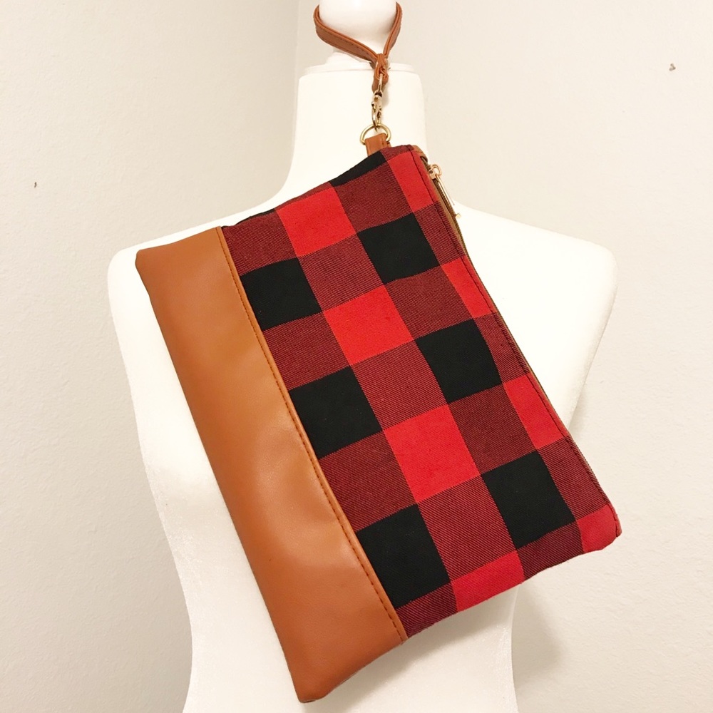 Buffalo Plaid Zip Wristlet